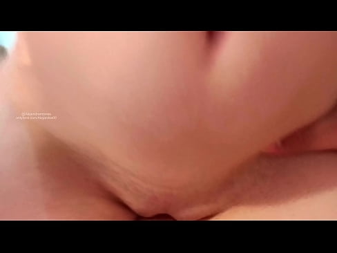 ❤️ Je dormais dans la chambre de ma sœur et je me suis réveillé comme ça. Porno at us ❌️❤