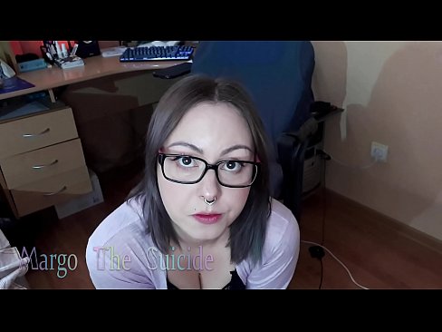 ❤️ Une fille sexy avec des lunettes suce profondément un gode devant la caméra Porno at us ❌️❤