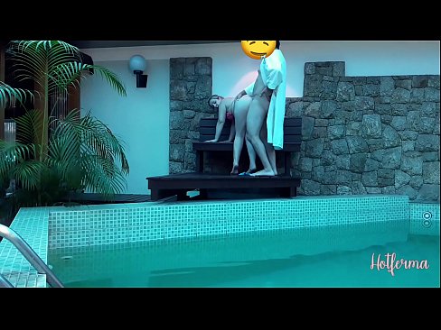 ❤️ Le patron invite la femme de chambre à la piscine, mais n'a pas pu résister à une chaude Porno at us ❌️❤
